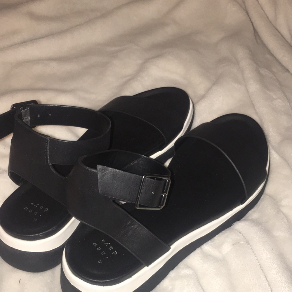 CHUNKY SANDALS